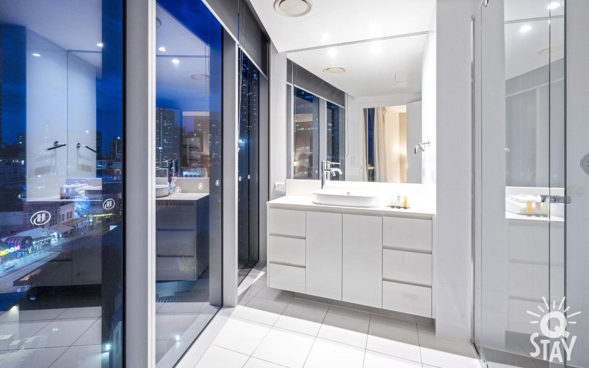 H'residence Surfers Paradise Mid Week Madness Deal - Q Apartment