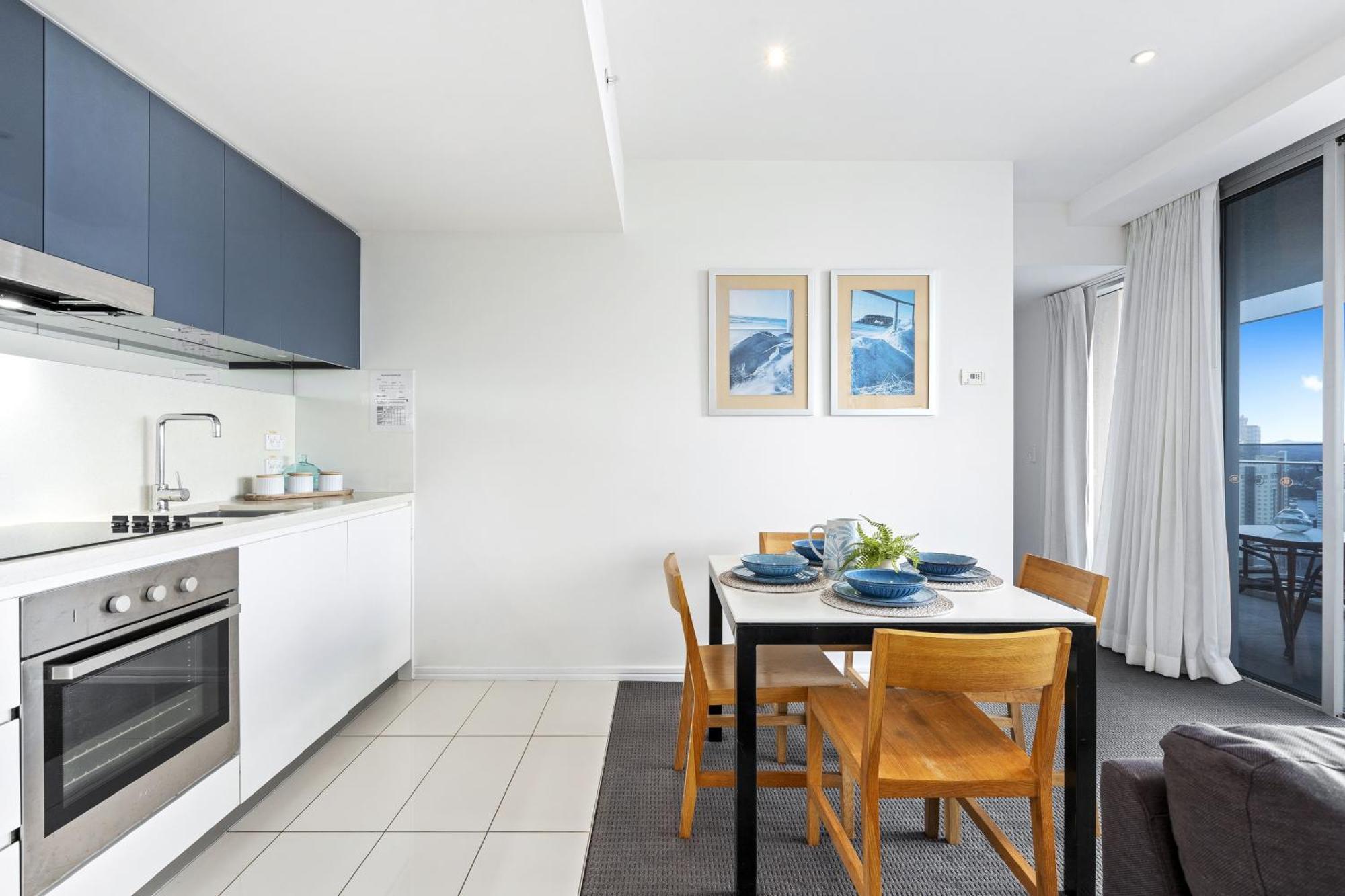H'residence Surfers Paradise Mid Week Madness Deal - Q * Gold Coast
