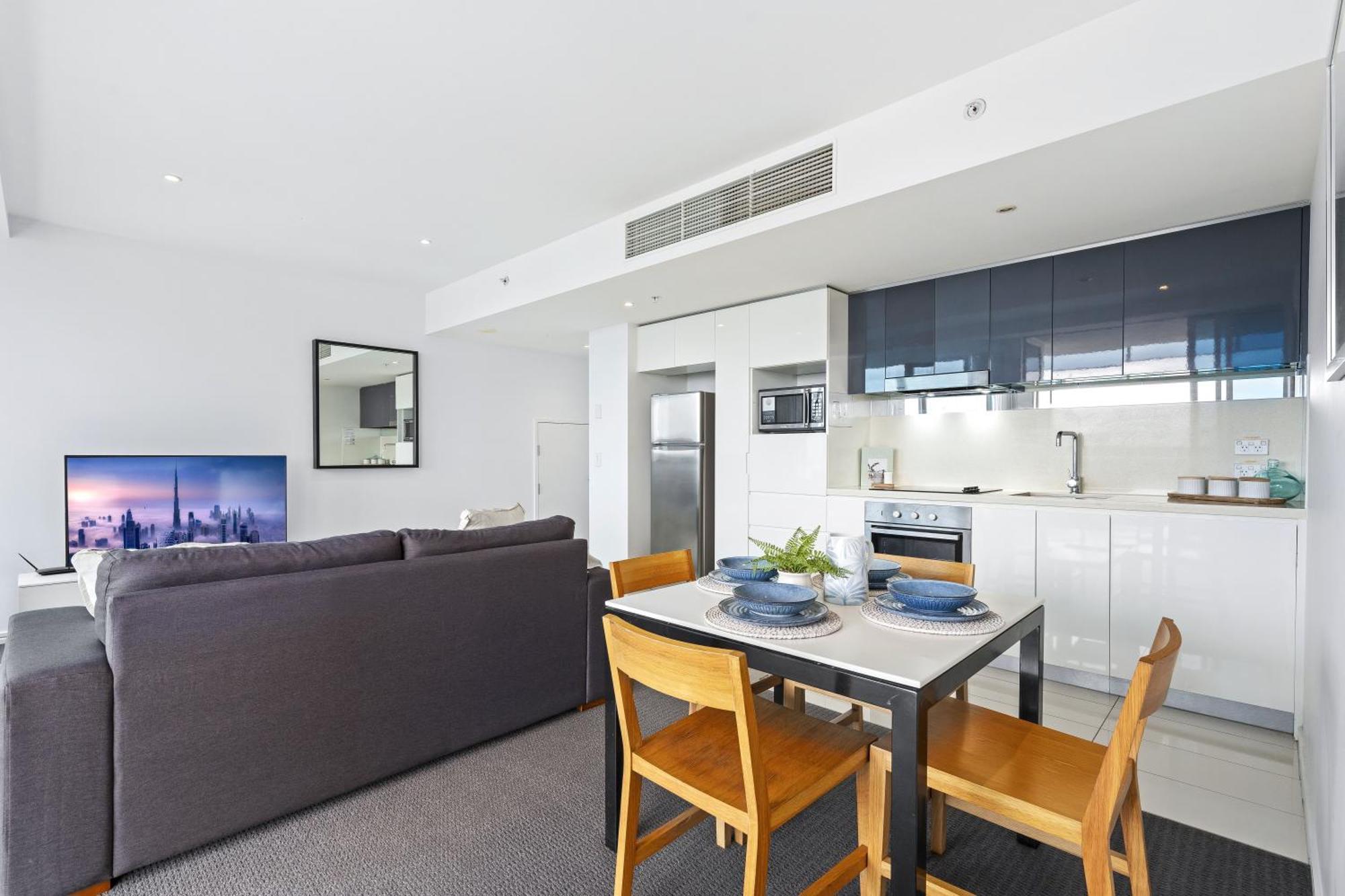 Apartment H'residence Surfers Paradise Mid Week Madness Deal - Q *